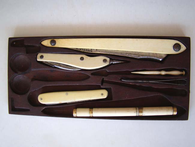 A fine brass mounted gentlemen's Campaign style shaving kit and dressing case circa 1850-1860 — image 5
